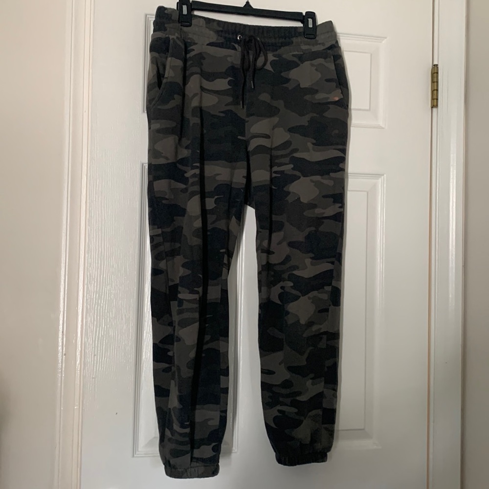 Camo sweatpants  size medium
